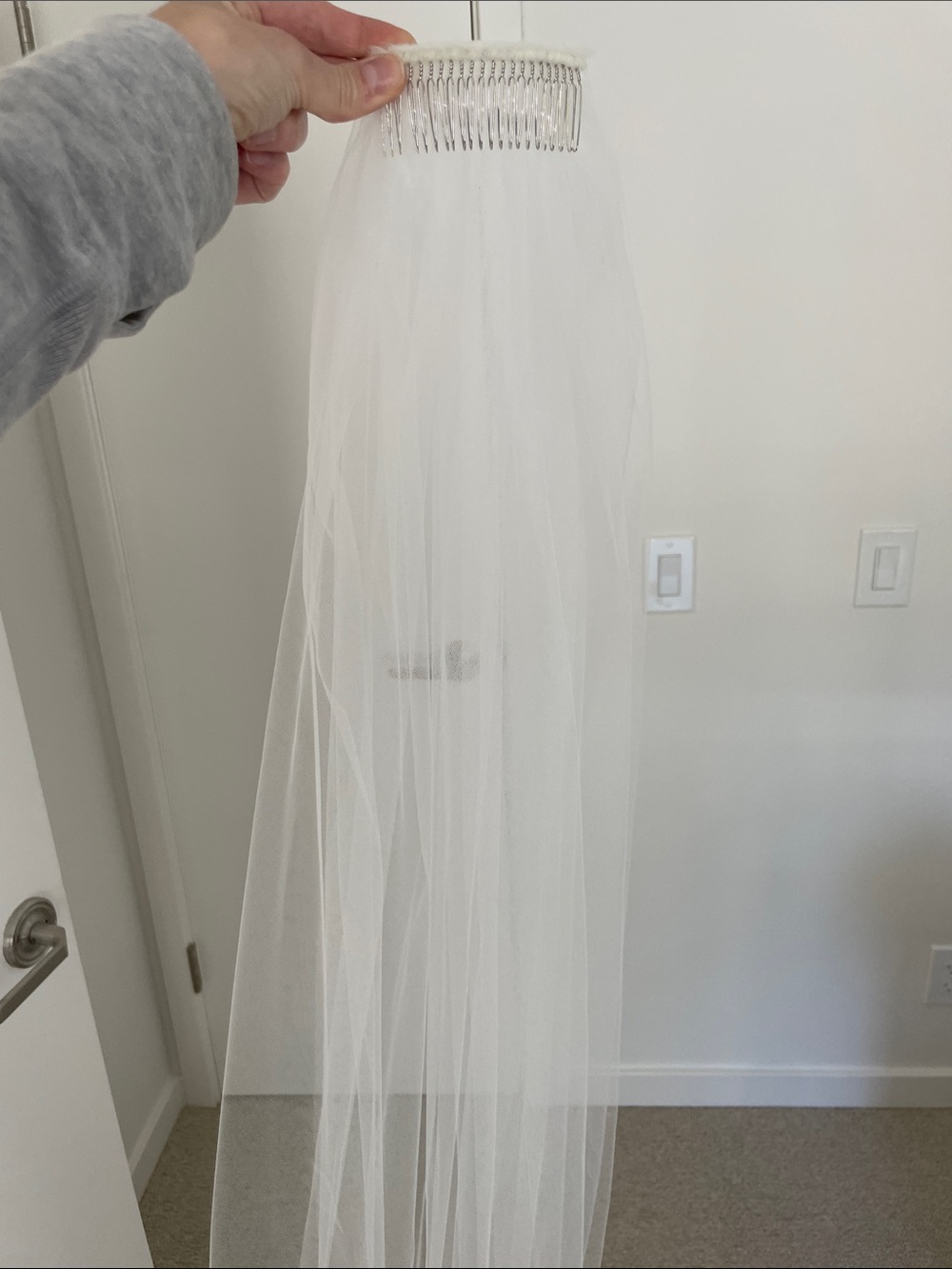 Brand New Never Worn Single-Tier White Bridal Veil with Comb